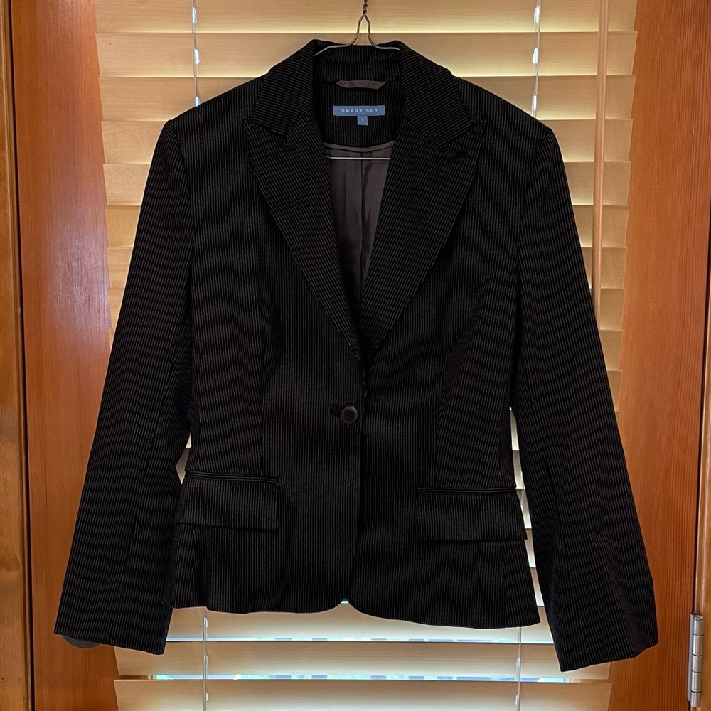 Smart Set black blazer in size 1